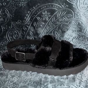 Koolaburra Black Sandals with Plush Straps and Sturdy Sole